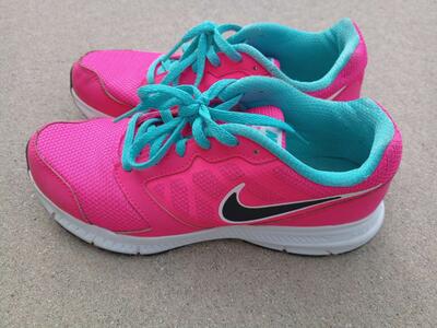 Women's Nike Downshifter Athletic Shoes Size 5