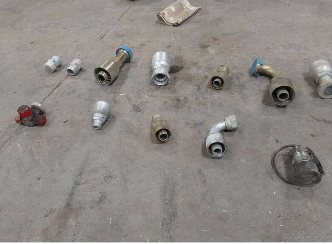 LOT of assorted 1-2 inch Hydraulic Fittings