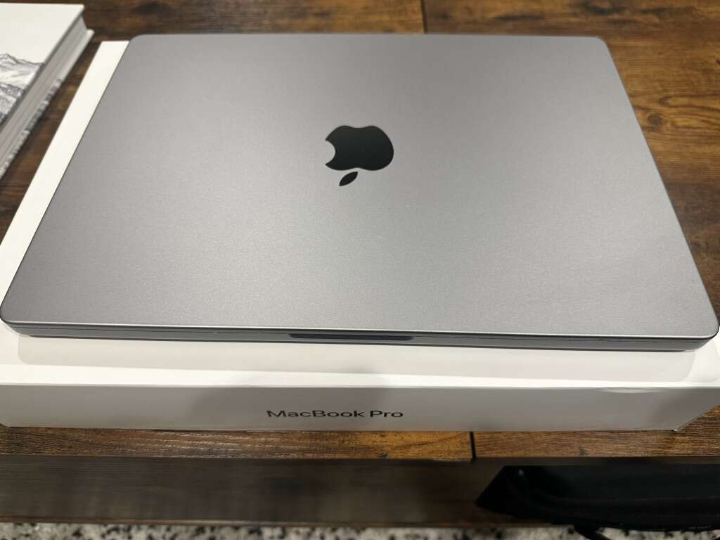 14" M1 MacBook Pro 16RAM/512SSD (late 2021)