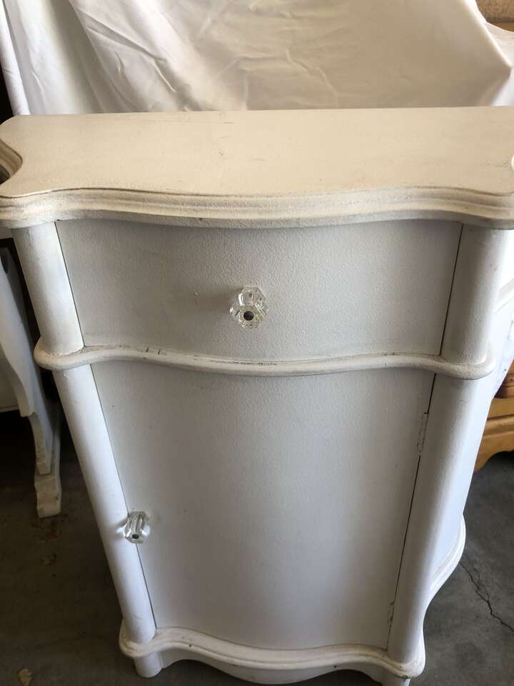 Shabby chic white serpentine sideboard/cupboard/cabinet/TV console