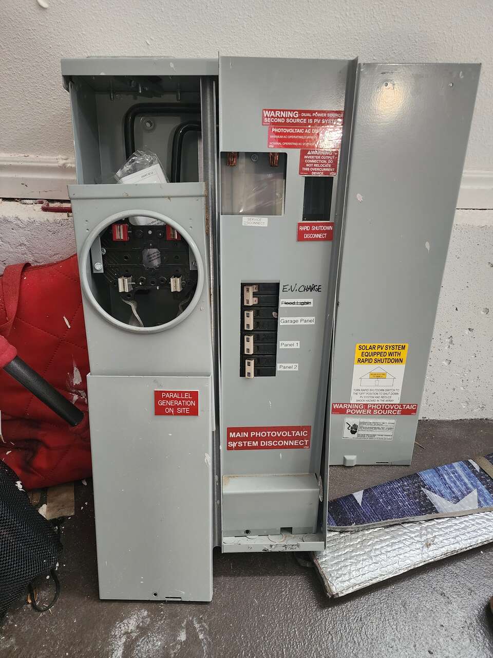 Eaton Type BR 200-Amp 4-Spaces 8-Circuit Outdoor Main Breaker Meter Combo Load Center