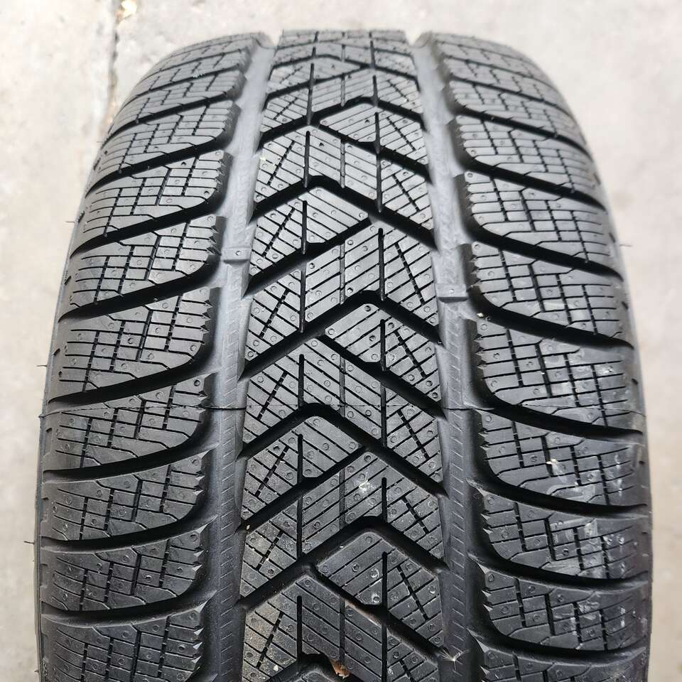 New Perilli Scorpion Winter 255/40R19