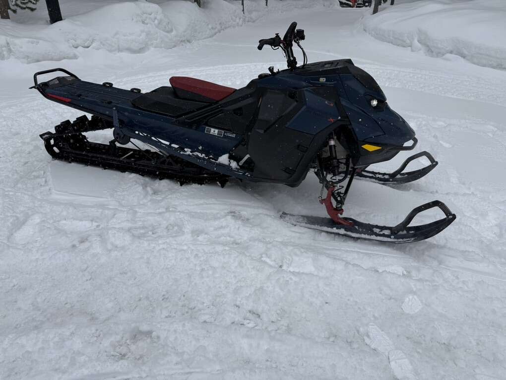 2025 Skidoo Summit X  Turbo 165-3"