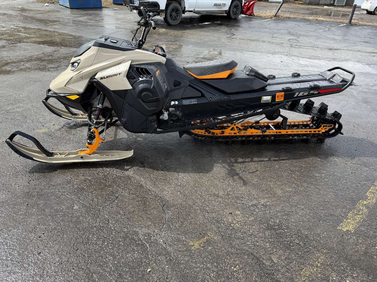2024 Skidoo Summit Edge 850 165x3 Shot