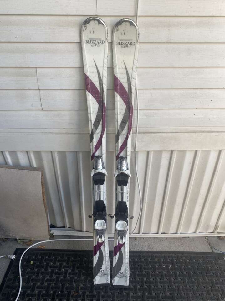 Blizzard Womens 142cm Skis