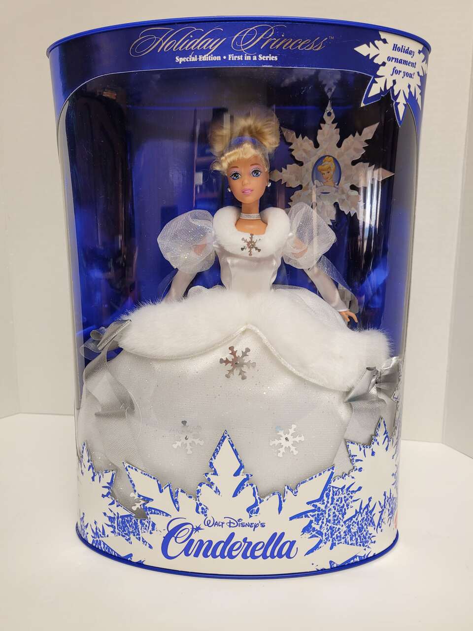 New 1996 Walt Disney's Cinderella Barbie First in the Holiday Princess Series