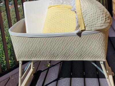 Vintage Baby Bassinett