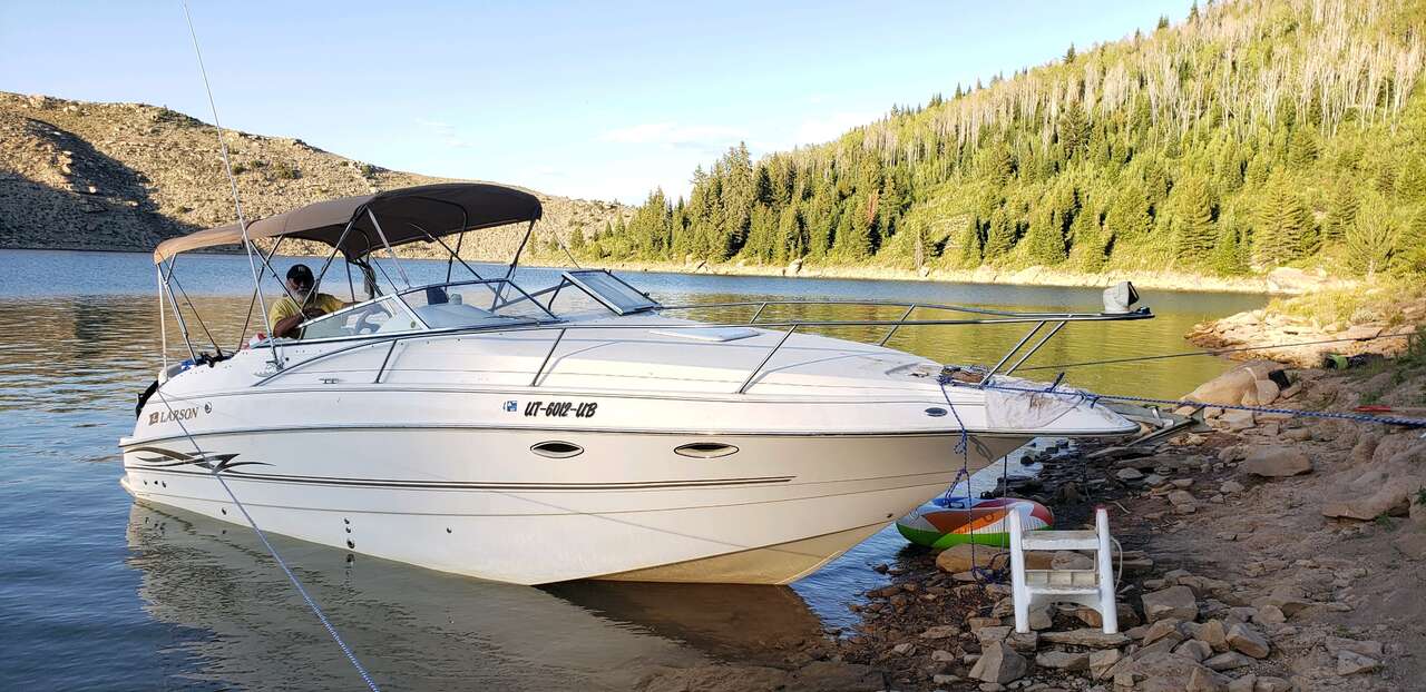 BOAT - 2000 Larson Cabrio 254 for Sale
