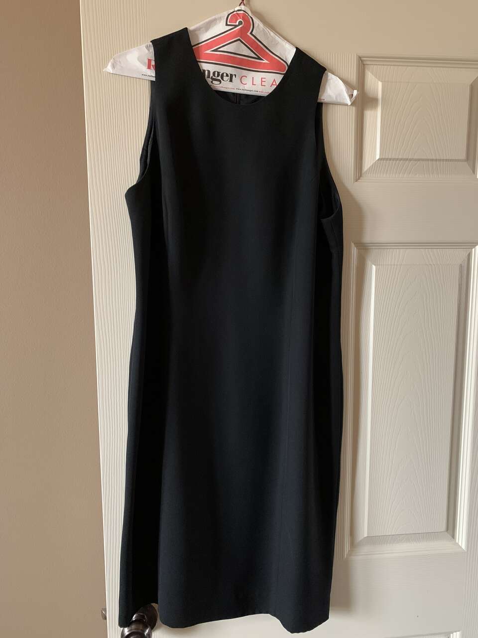 Jones Wear Women's Black One-Piece Sleeveless Dress Suit