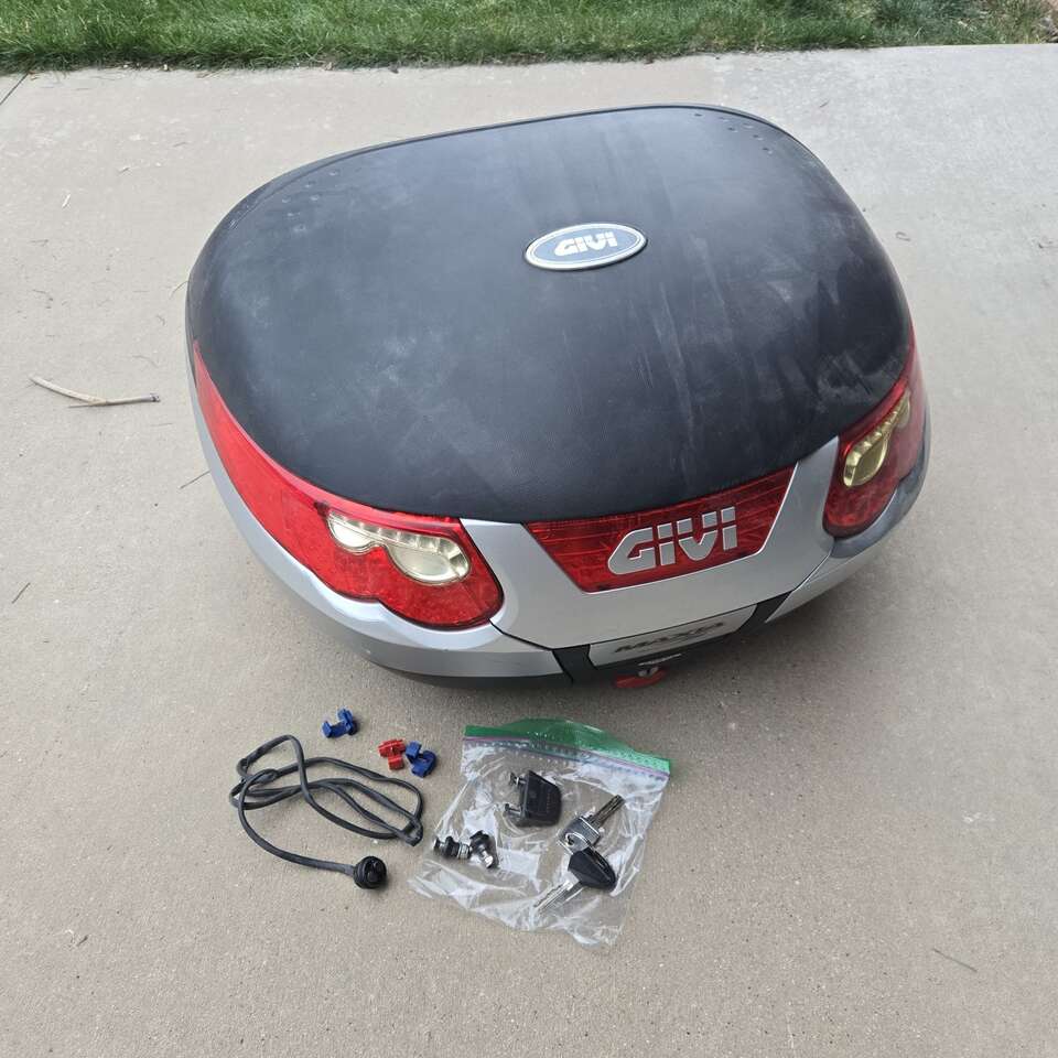 Givi E55 Maxia 3 top case motorcycles