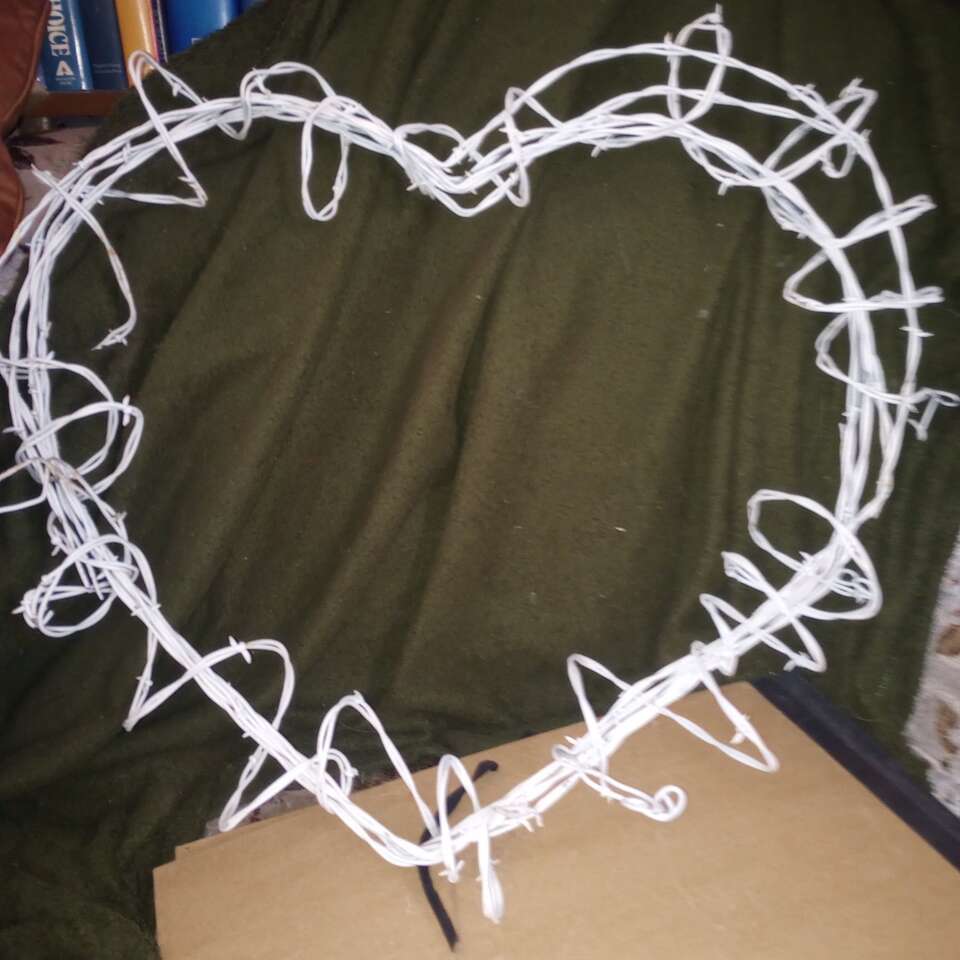 rustic barbed wire heart home decor