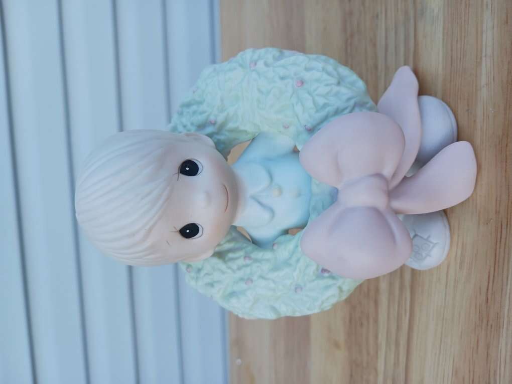 Precious Moments - Surrounded with Joy