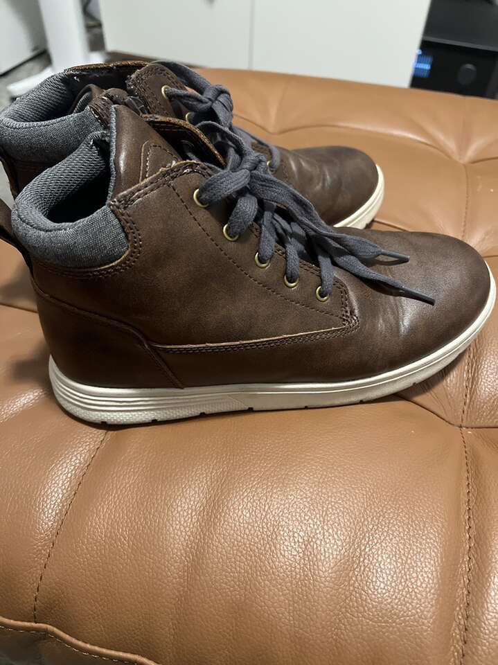 Boys Brown Shoes Size 6