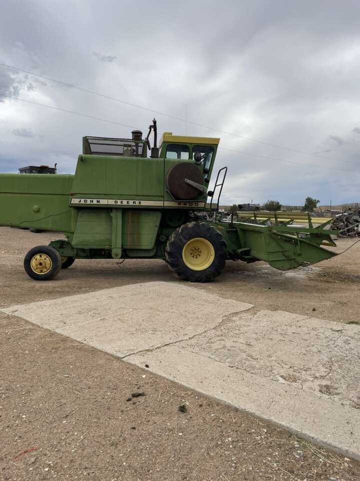 John Deere 4400 Combine