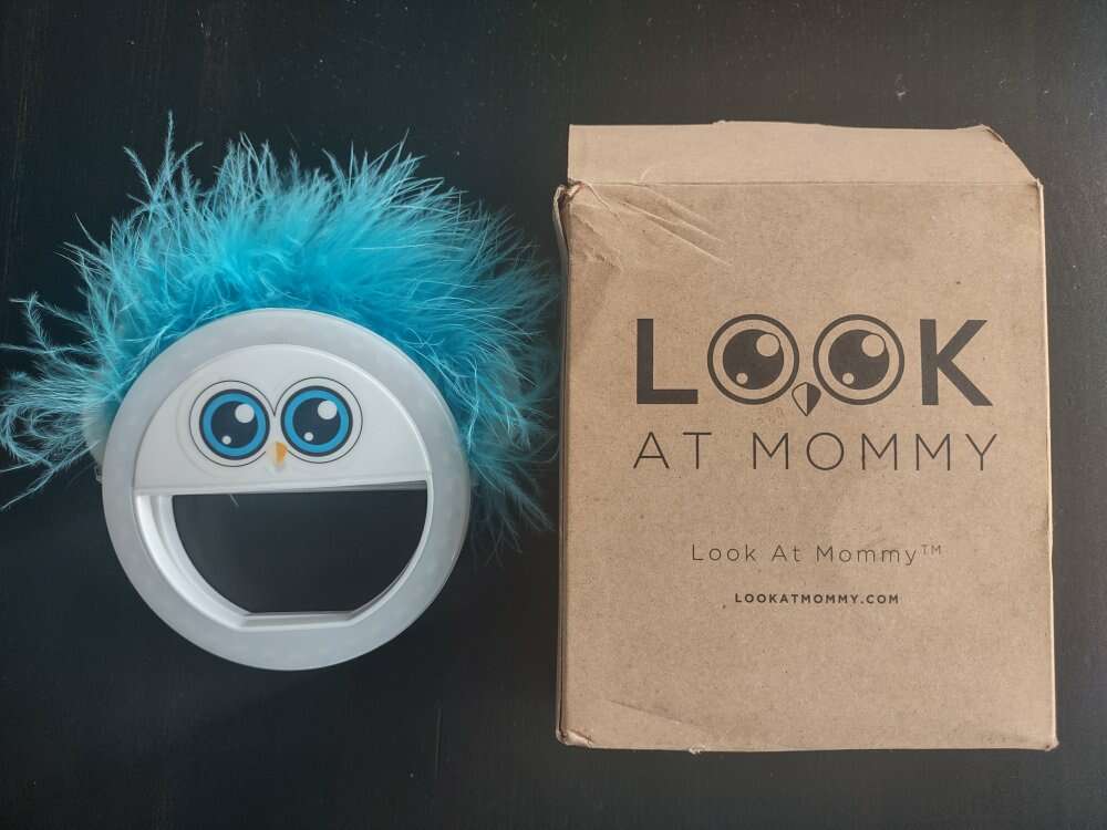 Look at Mommy, LED Light Photo Attention Grabber