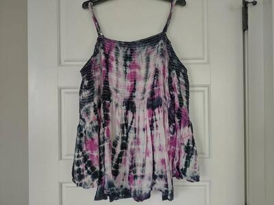 Torrid Size 1 Womens Cold Shoulder Tie Dye Top