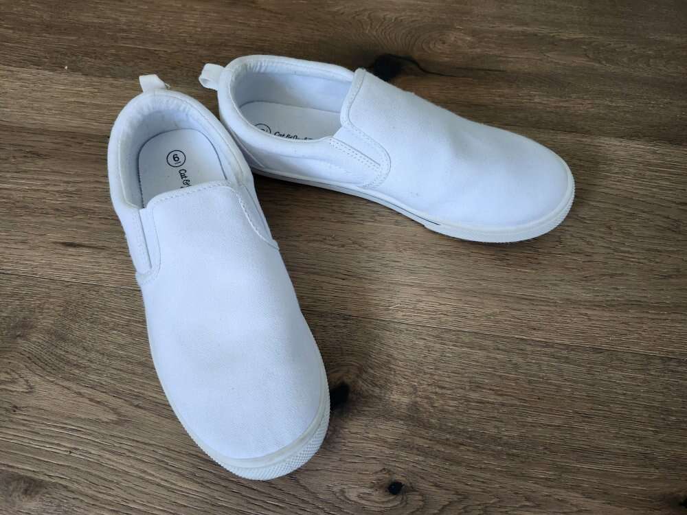Boys Size 6 White Cat & Jack Shoes