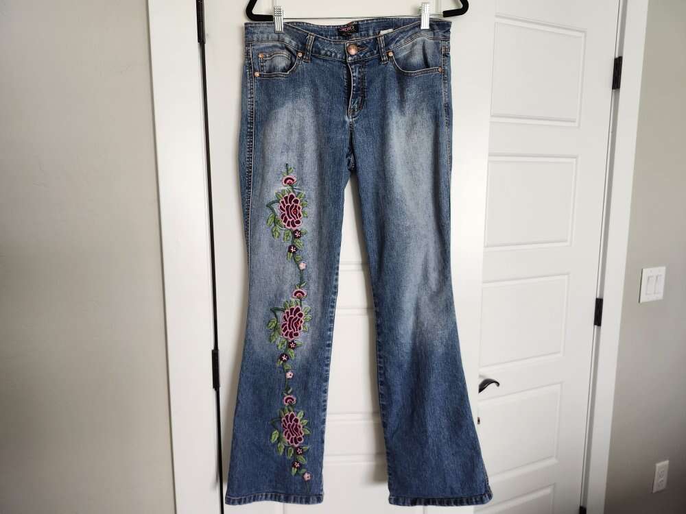 Vintage Xoxo Y2K Embroidered Stretch Boot Cut Jean