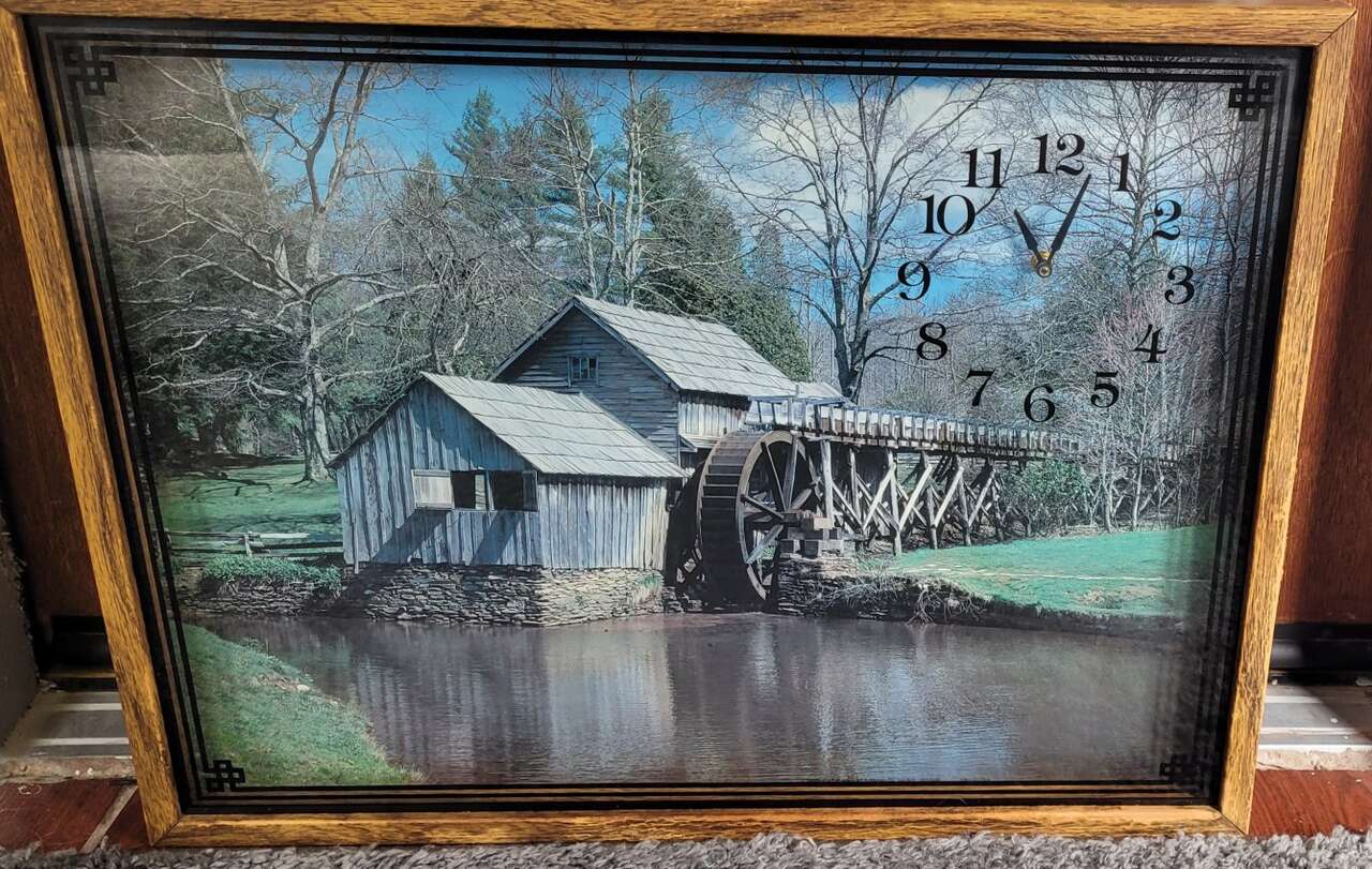 Wooden Quartz Battery Powered Wall Clock