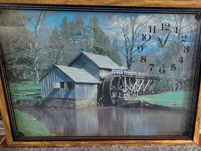 Wooden Quartz Battery Powered Wall Clock