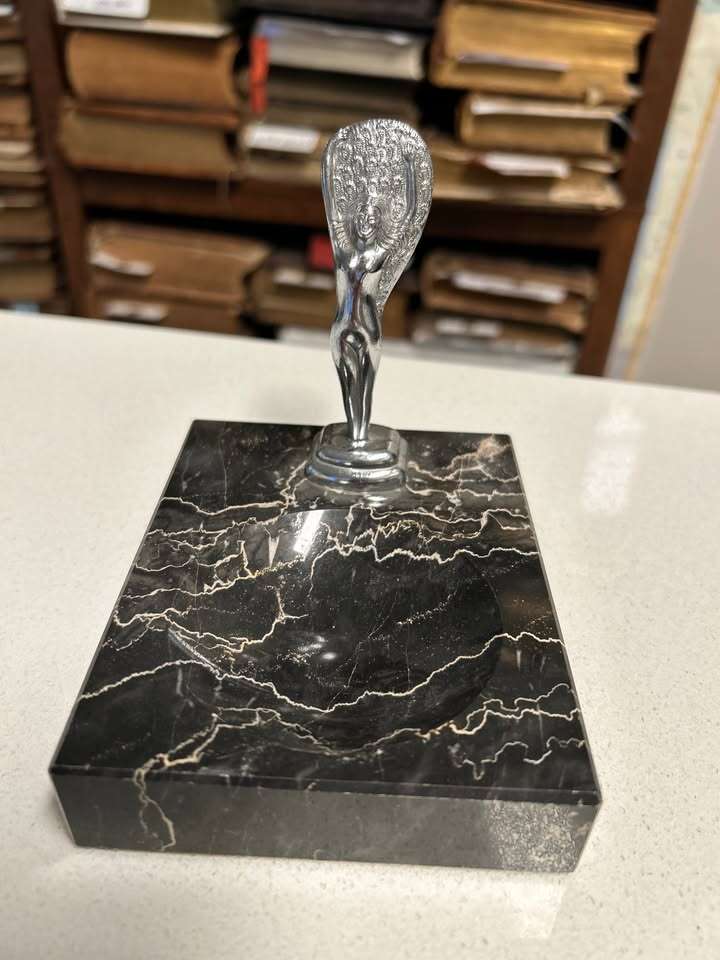 Art Deco loose change holder. Beautiful and original piece.