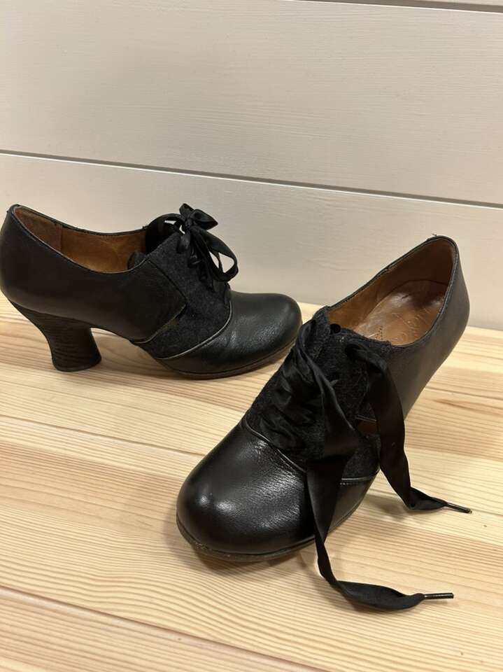 Naya Oxford Shoe