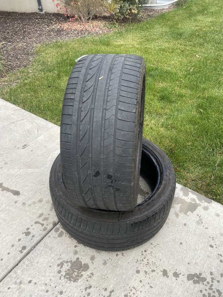 275/40R20 Bridgestone duller all season tires