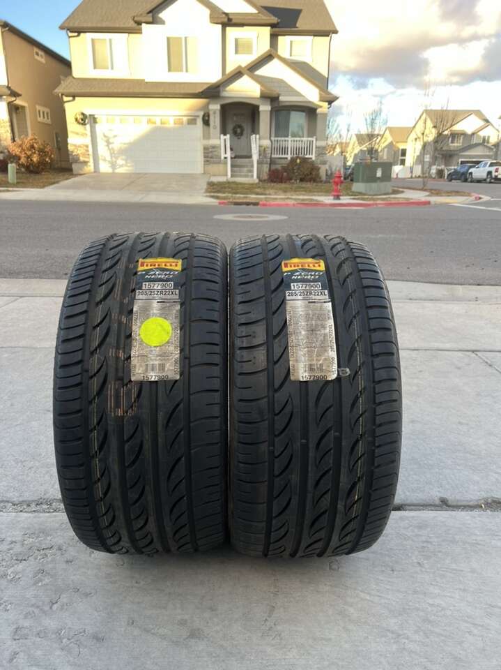 285/25R22 pirelli p zero nero new tires