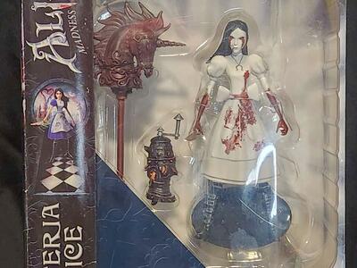 Diamond Select Alice Madness Returns Hysteria Alice and Cheshire Cat