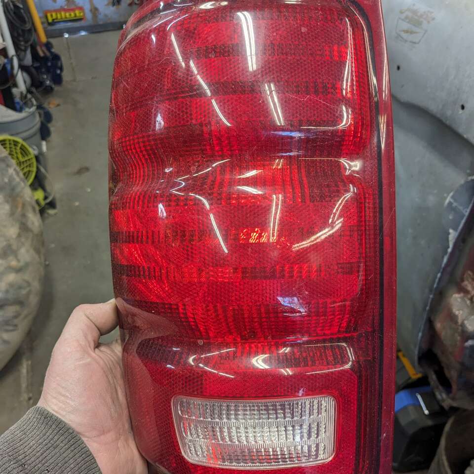 Ford expedition taillight housing 1997 2002 98 99