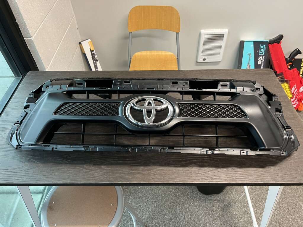 OEM Toyota Tacoma Grill 2012 - 2013 - 2014 - 2015