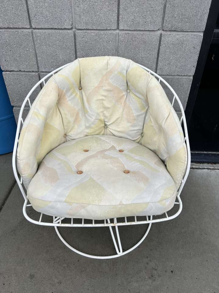 1 Vintage MCM Homecrest Metal Patio Chair