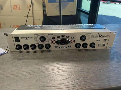 Behringer Bass V-Amp Pro Multi-Effect Amp Modeler