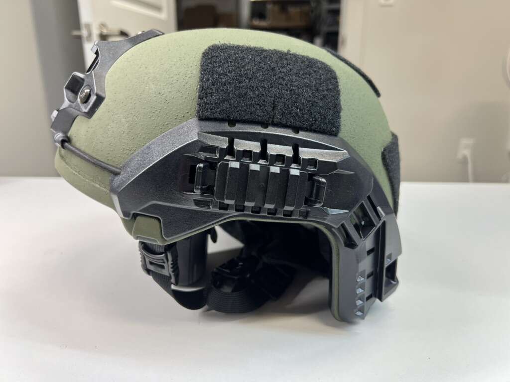 Avon N49 Ultra Light Weight Ballistic Helmet -Med-