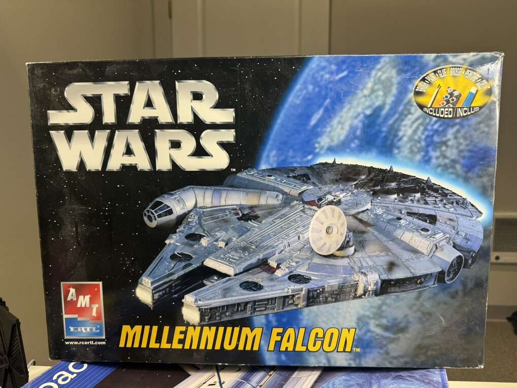 New AMT ERTL Star Wars Millennium Falcon Model Kit