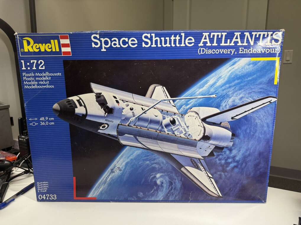 New Revell Space Shuttle Atlantis 1/72 Model Kit