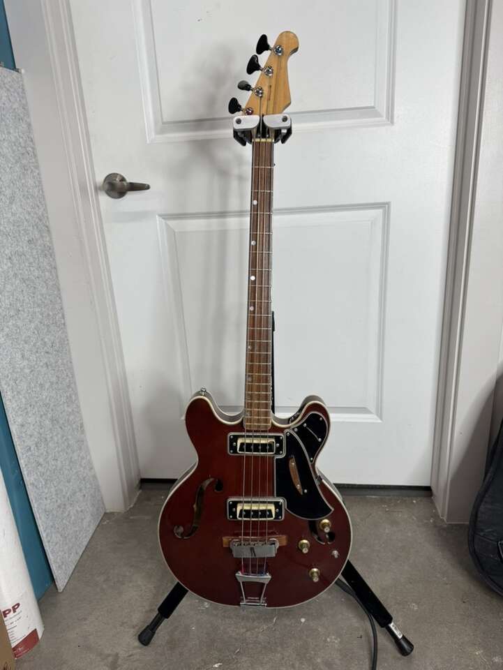 Vintage LYLE Model 1220 Hollowbody Bass Guitar