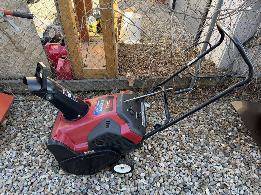 Toro Single Stage Snowblower - Just Needs Gas