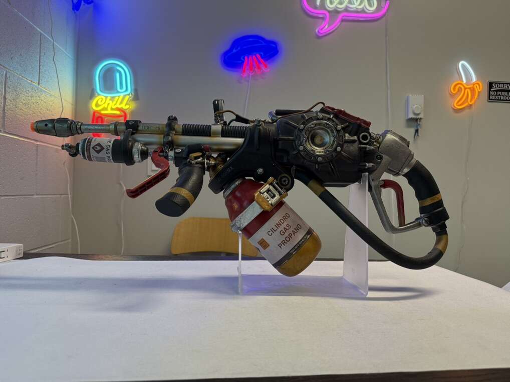 Tostador With Stand From Far Cry 6 - Missing Piece