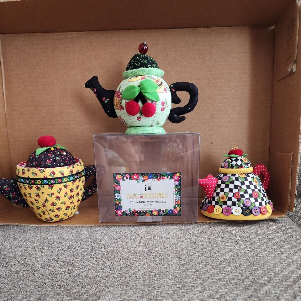 Mary Englebrite Teapot Pincushions