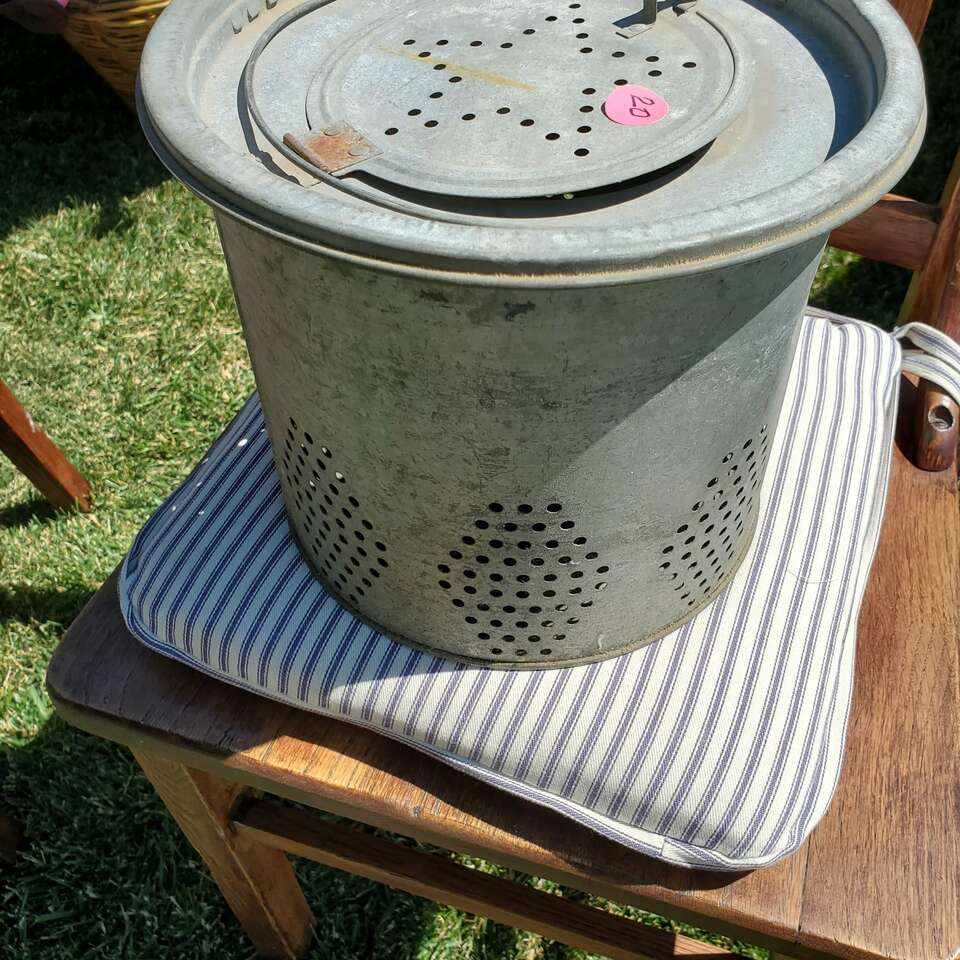 Vintage bait can