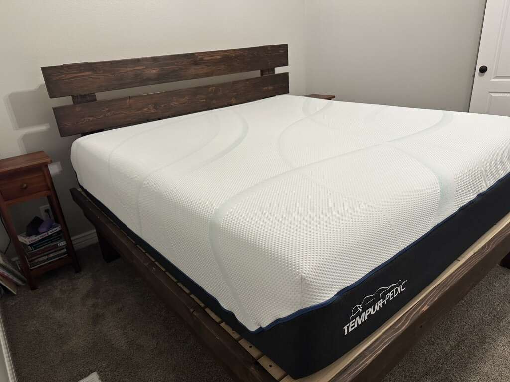 TEMPURPEDIC LuxeAdapt Soft King Siz… Furniture