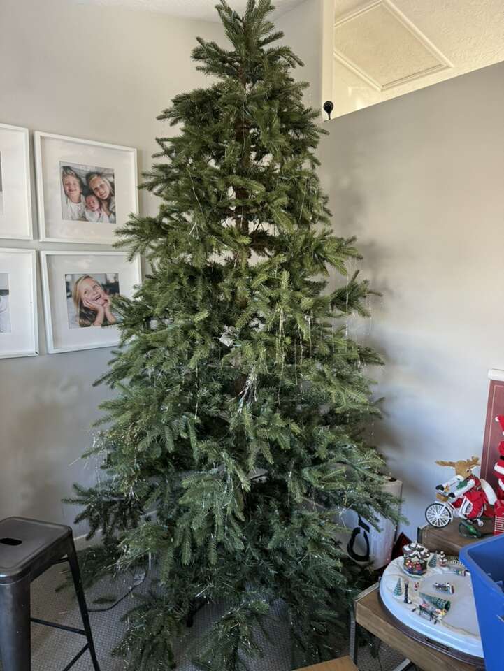 Free 9ft Fake Christmas Tree | FREE | ksl.com