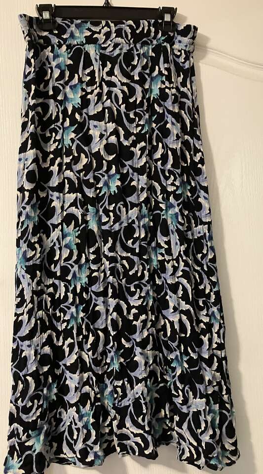Super Cute Maxi Skirt - size L (fits like medium)