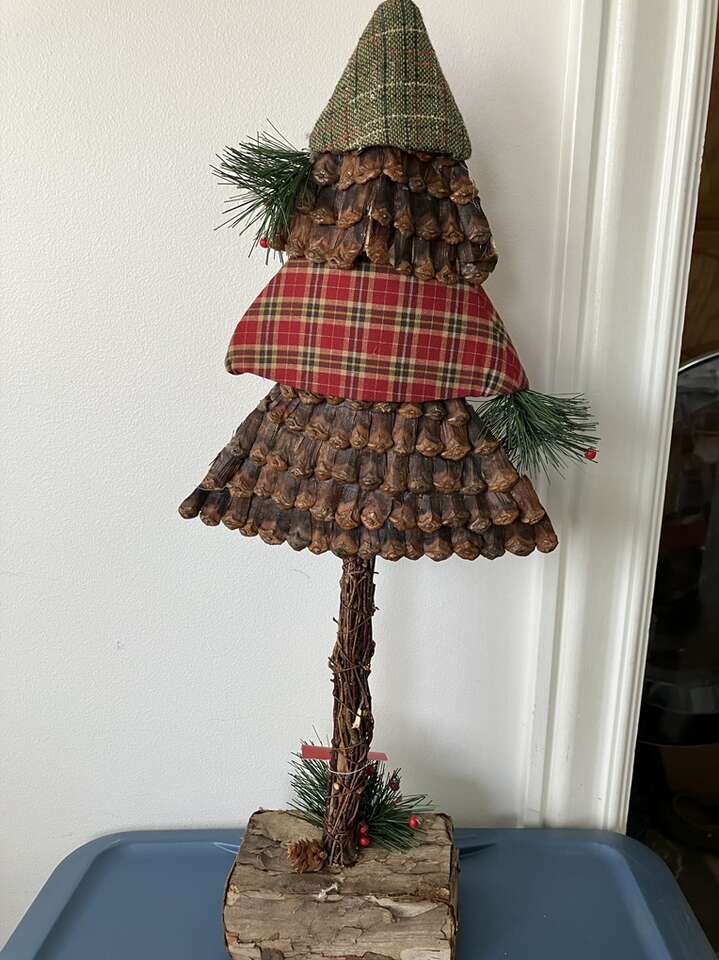 Christmas tree Rustic 19.5 in tall - Cute Decor!