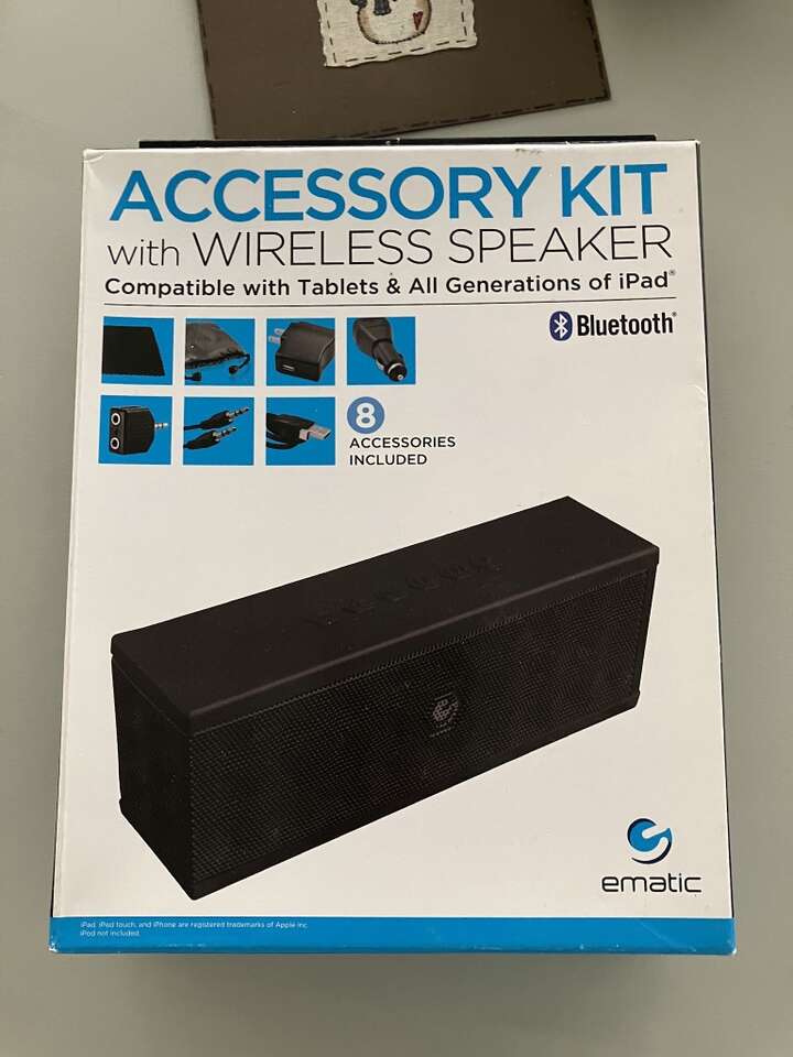 Accessory Kit With Wireless Speaker