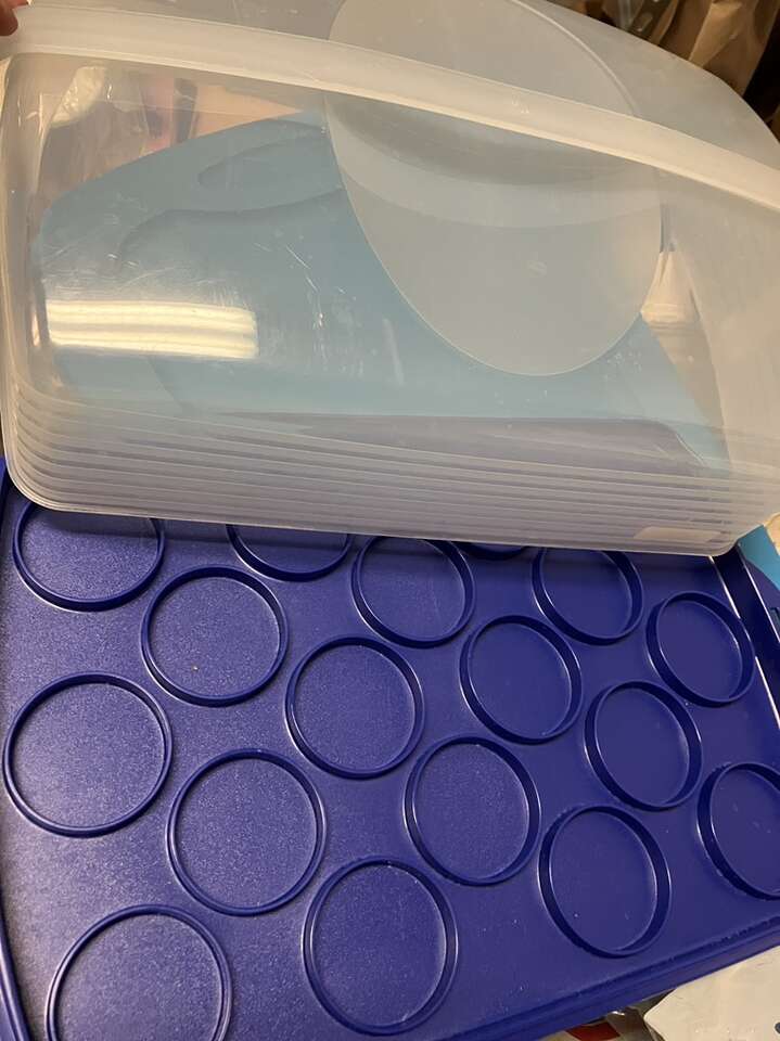 Cupcake Carrier - 18 Cupcakes- Great Condition