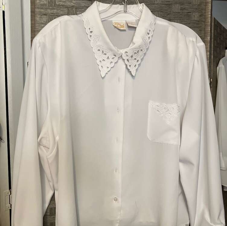 White Elegance Size 18 Classy Blouse With Lace Col