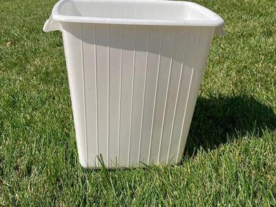 White Garbage Can For Bedroom Or Bathroom Or Offic