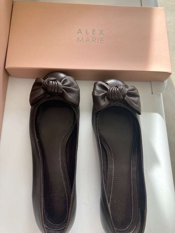 Alex Marie Slip-on Shoes Size 8 Color Fudge Le